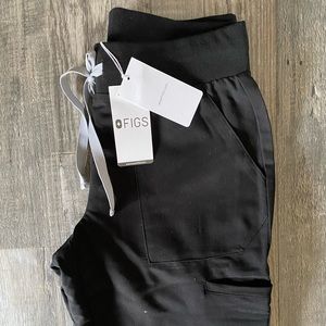 NWT Figs black scrub pants size S
